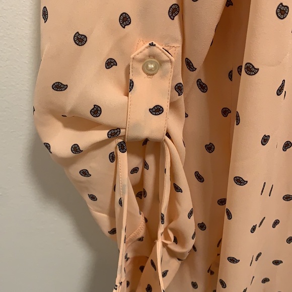 NWT- Ann Taylor Loft, long sleeve blouse with button sleeve. - Picture 4 of 4